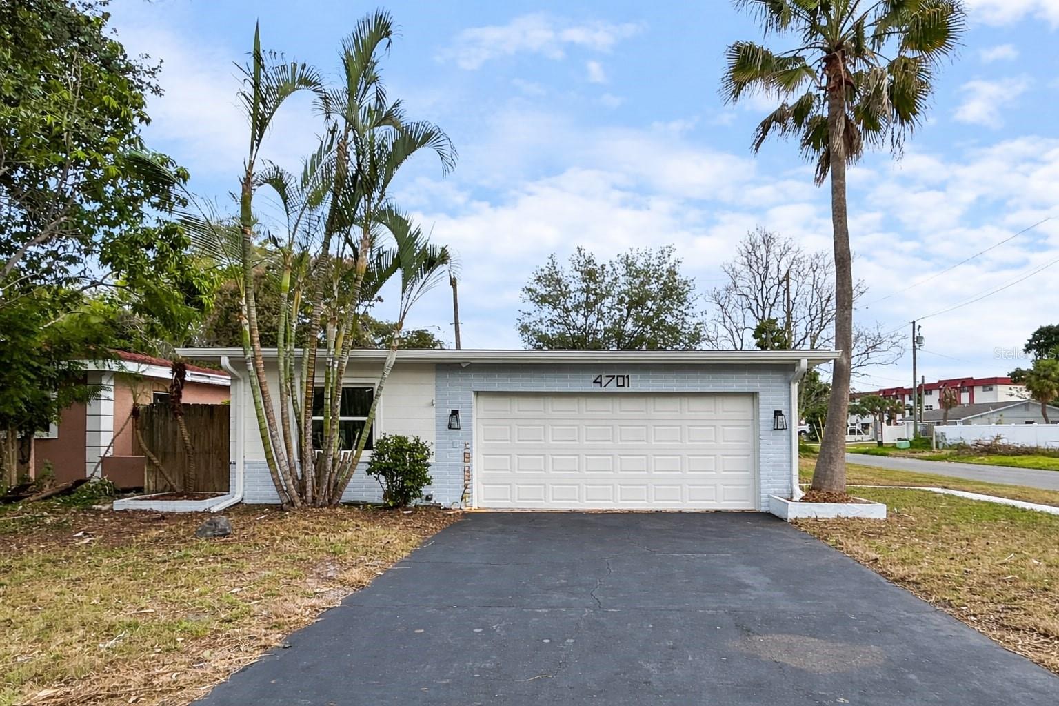 Single Family Residence em ST PETERSBURG, FL - Daniel Dourado