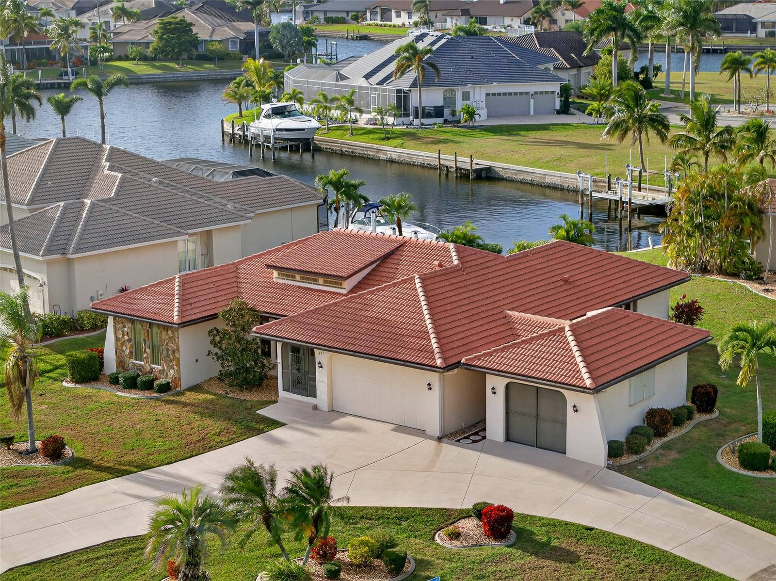 Single Family Residence in PUNTA GORDA, FL - Daniel Dourado