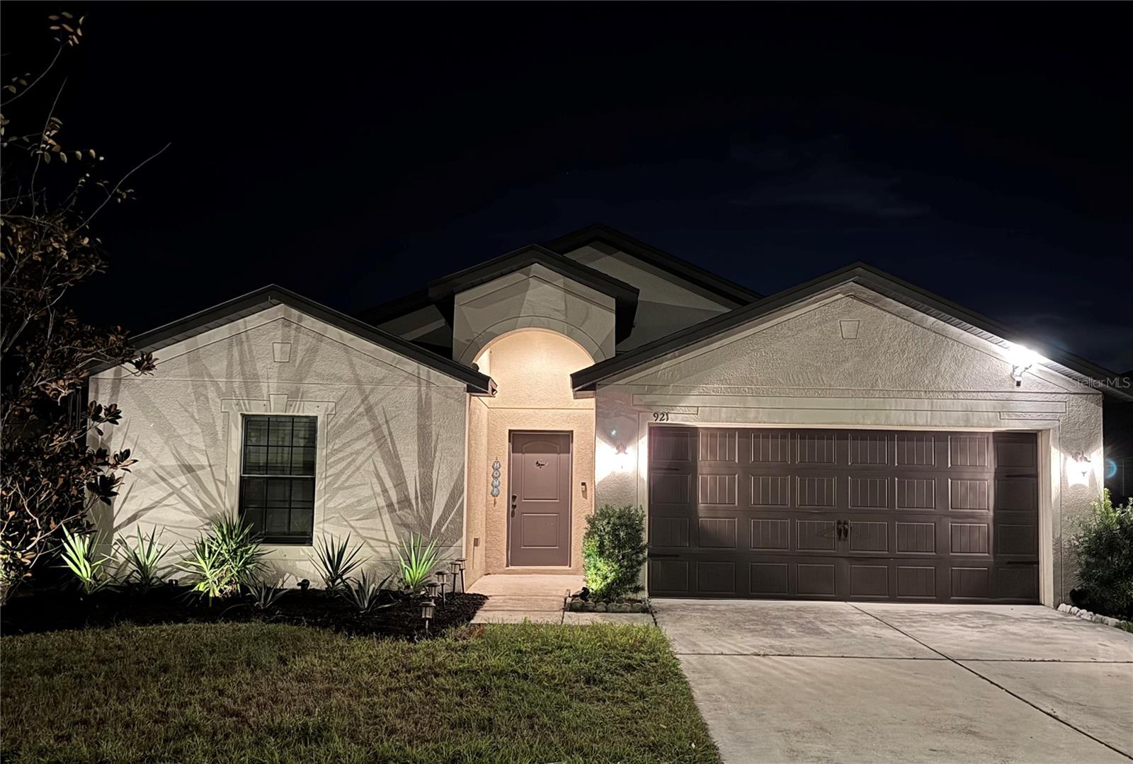 Single Family Residence in RUSKIN, FL - Daniel Dourado