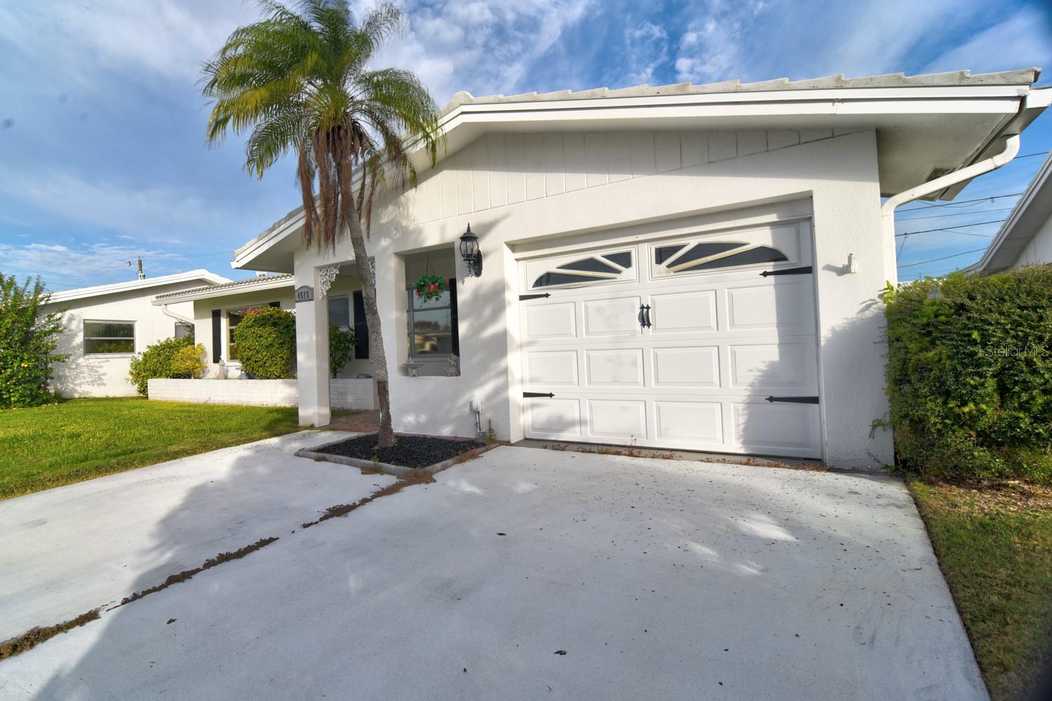 Single Family Residence em PINELLAS PARK, FL - Daniel Dourado