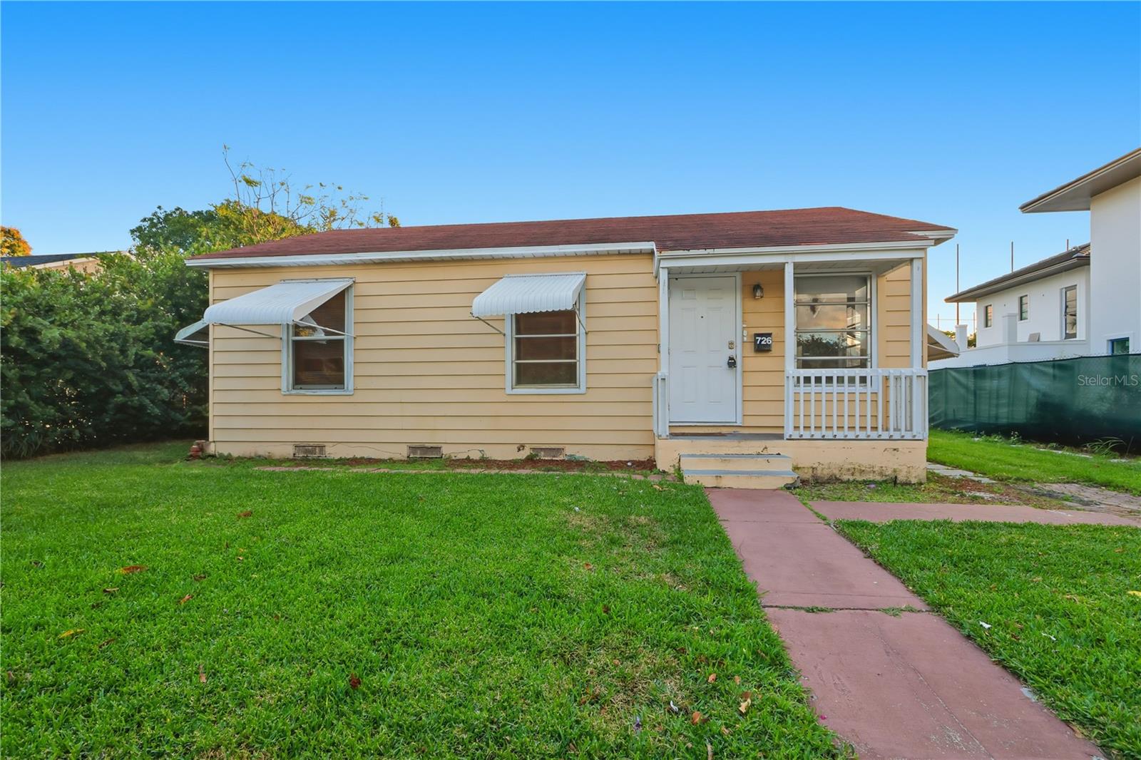 Single Family Residence in WEST PALM BEACH, FL - Daniel Dourado