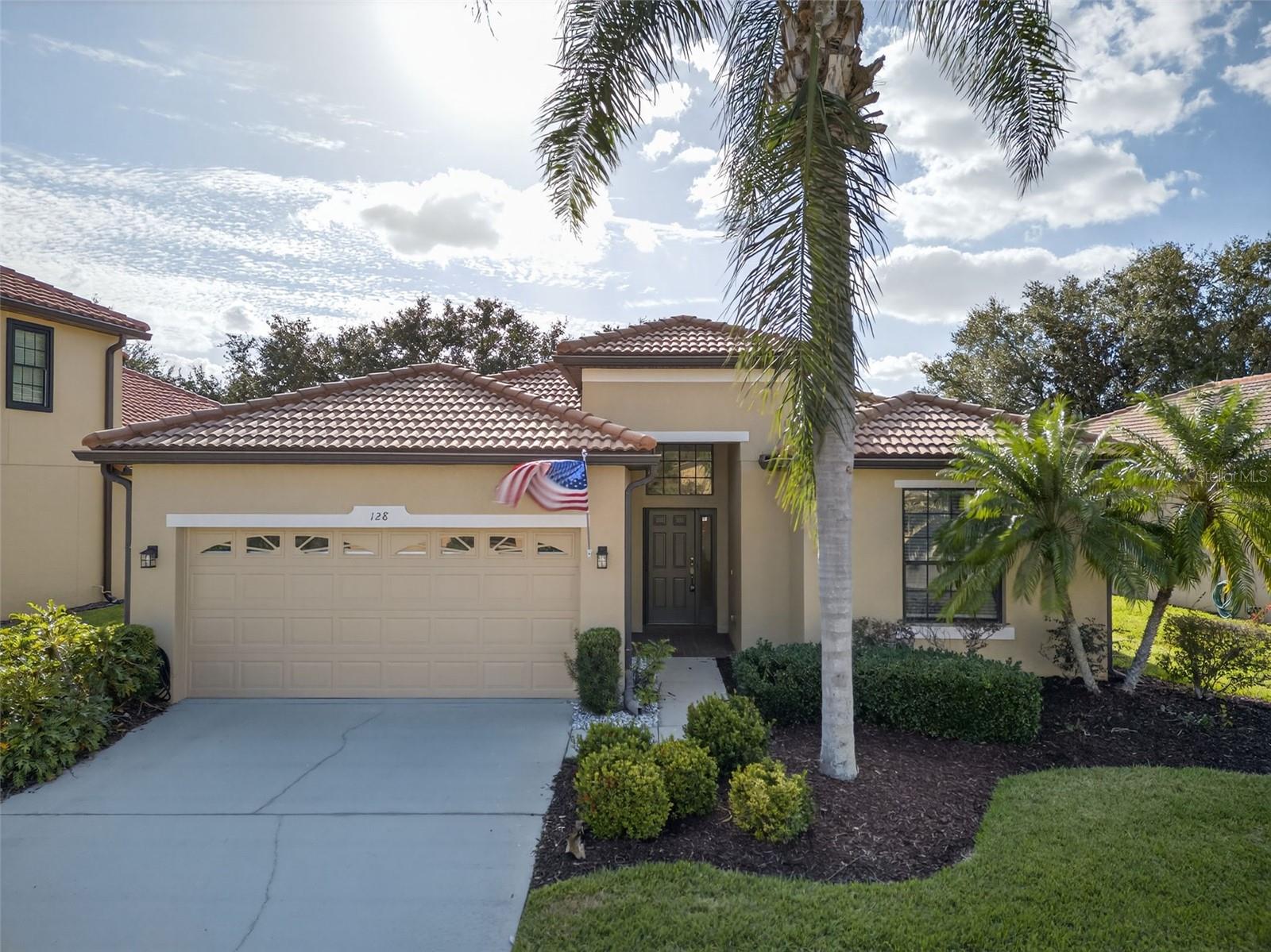 Single Family Residence in APOLLO BEACH, FL - Daniel Dourado