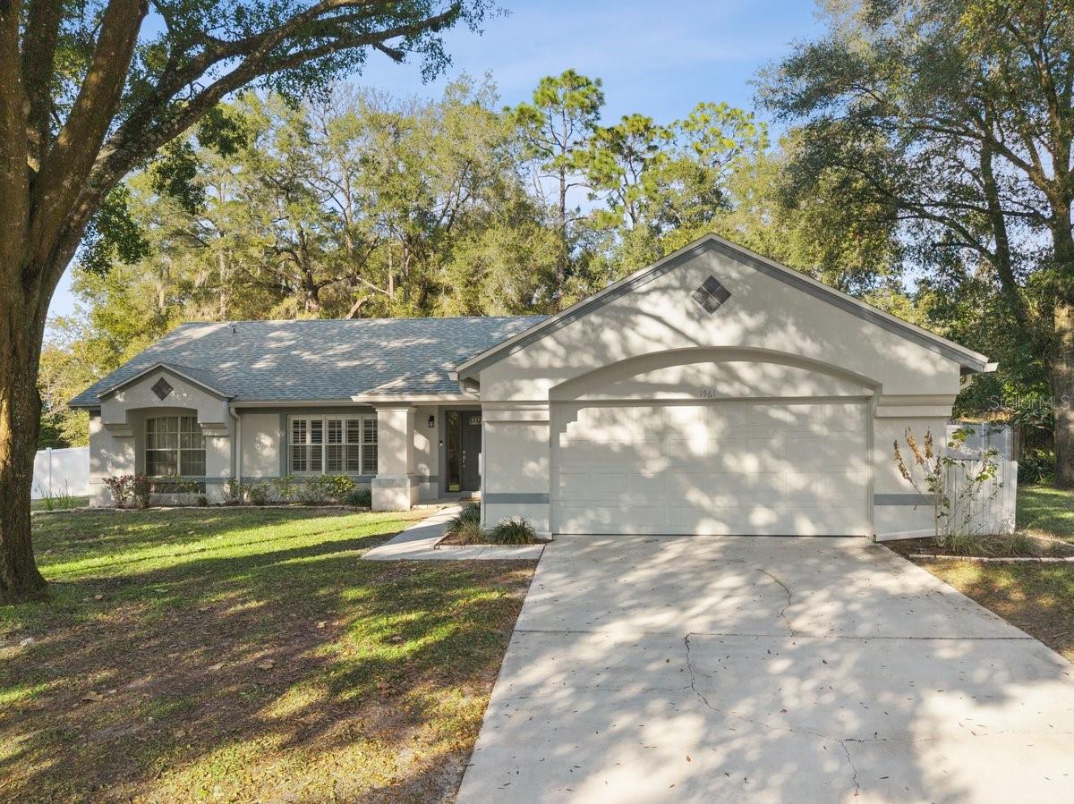Single Family Residence in DELAND, FL - Daniel Dourado