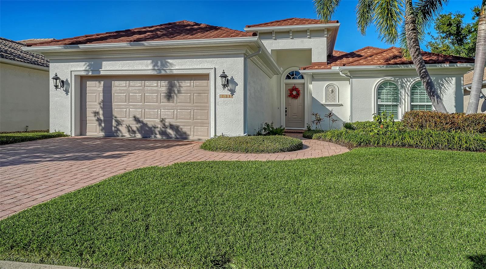 Single Family Residence in SARASOTA, FL - Daniel Dourado