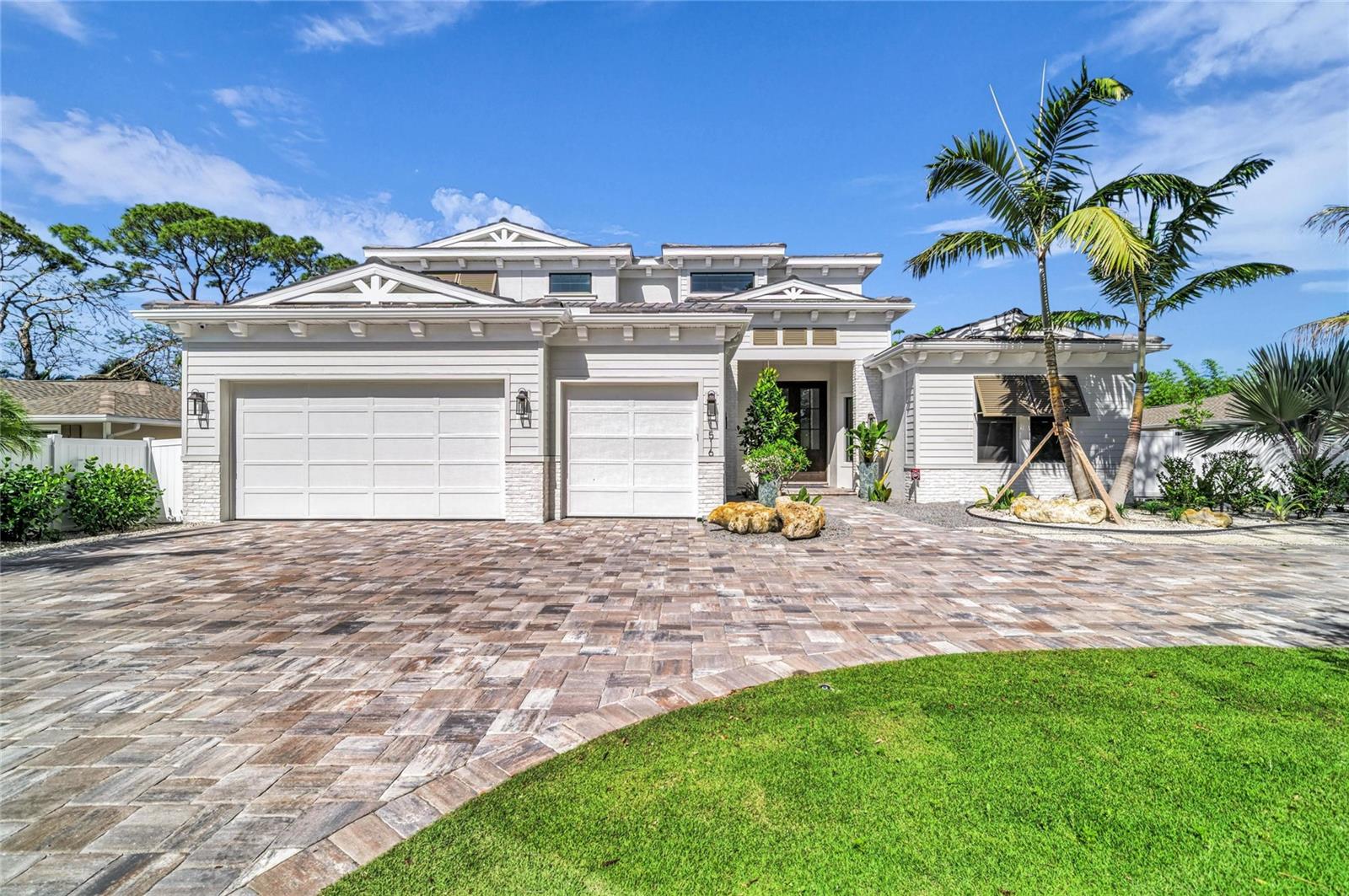 Single Family Residence in SARASOTA, FL - Daniel Dourado