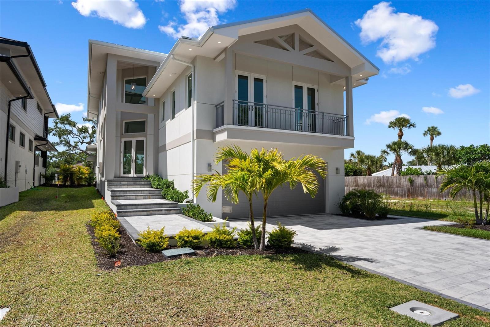 Single Family Residence in SARASOTA, FL - Daniel Dourado