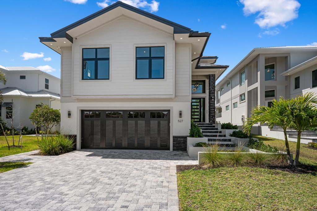 Single Family Residence in SARASOTA, FL - Daniel Dourado
