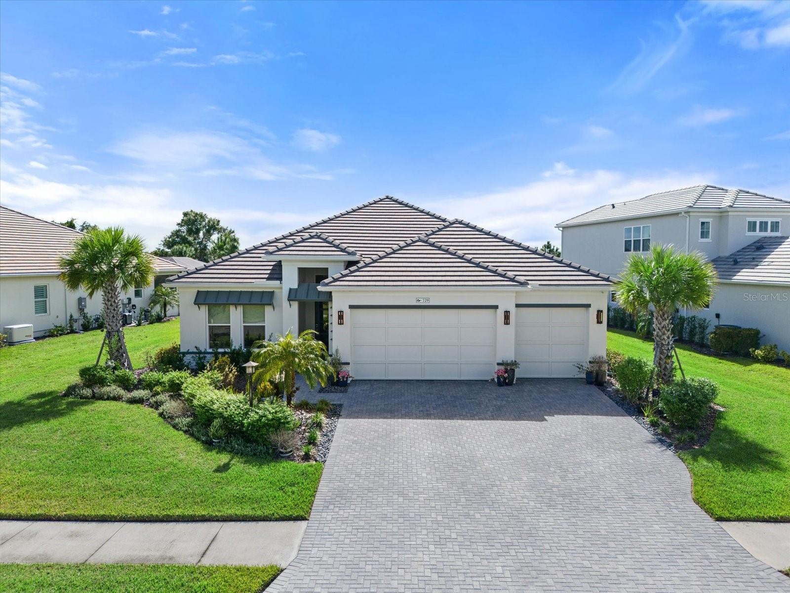 Single Family Residence in SARASOTA, FL - Daniel Dourado