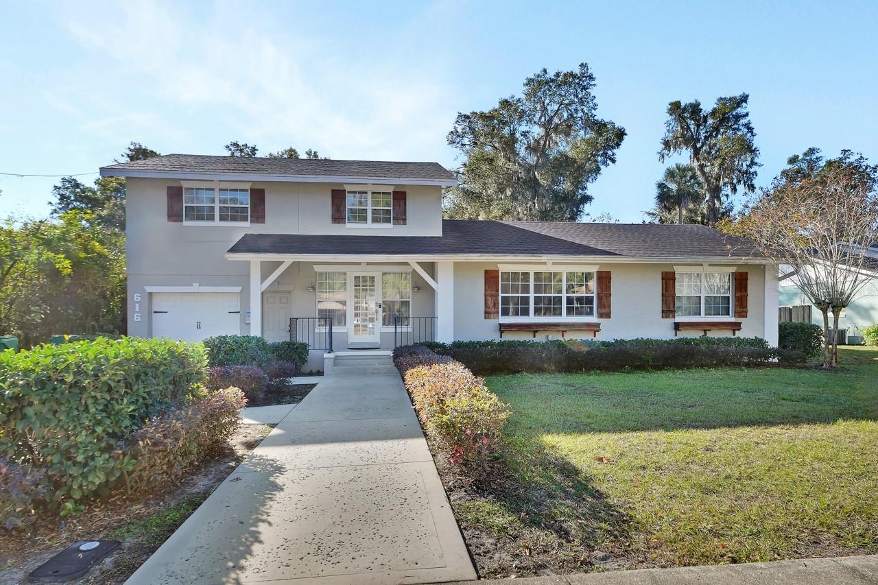 Single Family Residence in DELAND, FL - Daniel Dourado