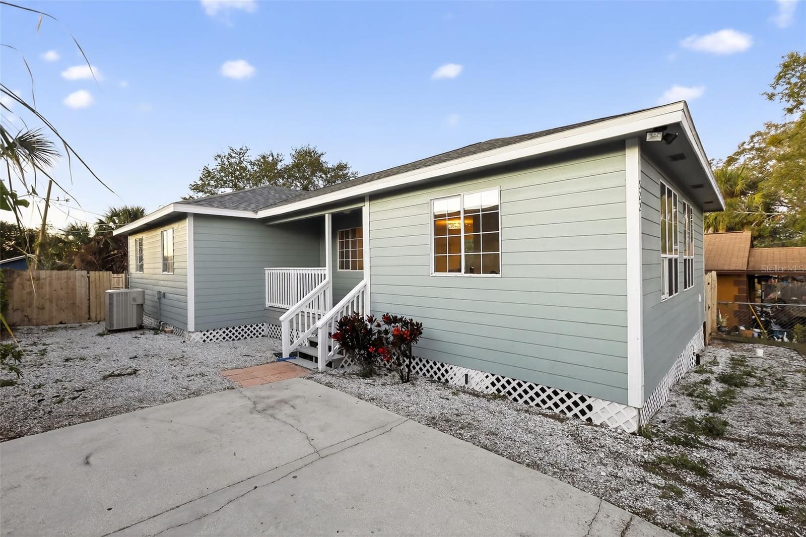 Single Family Residence em TARPON SPRINGS, FL - Daniel Dourado