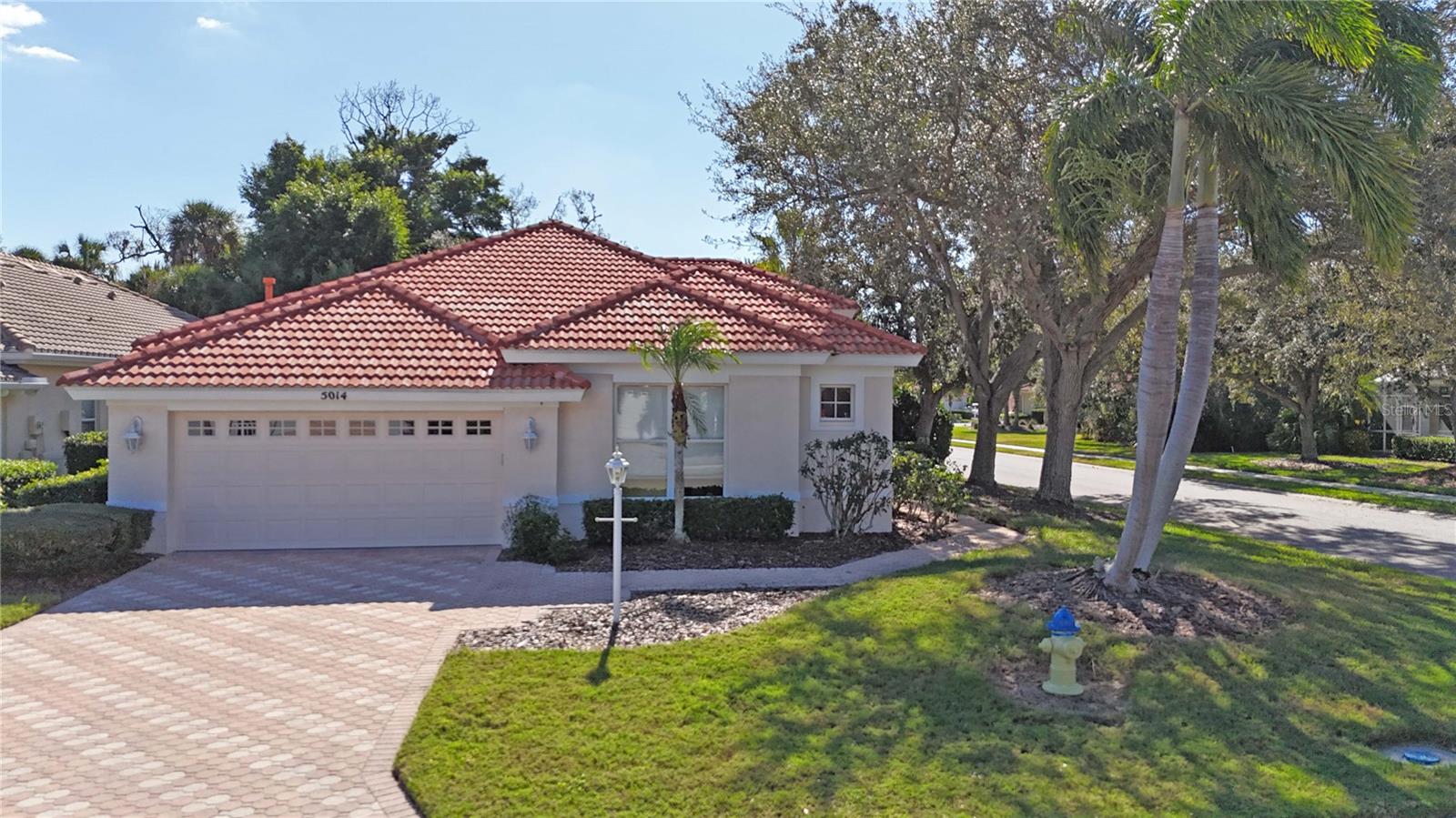 Single Family Residence in SARASOTA, FL - Daniel Dourado