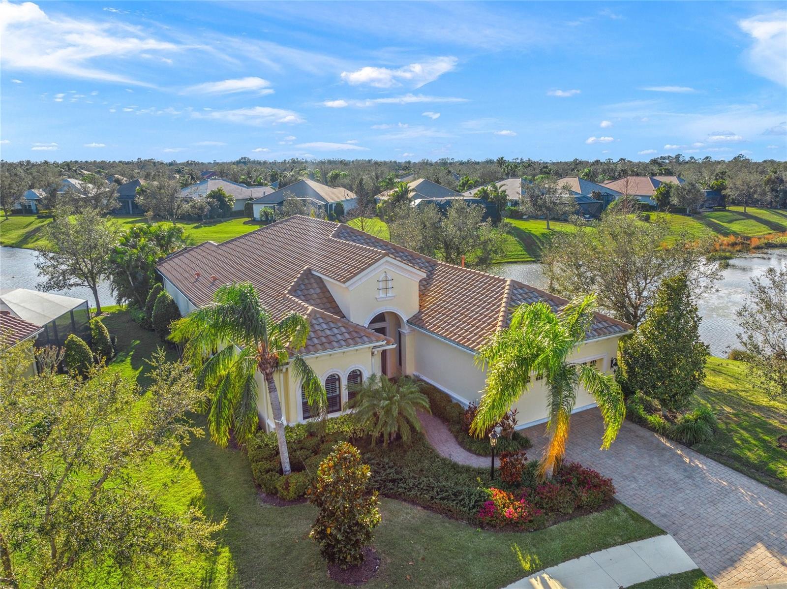Single Family Residence in LAKEWOOD RANCH, FL - Daniel Dourado