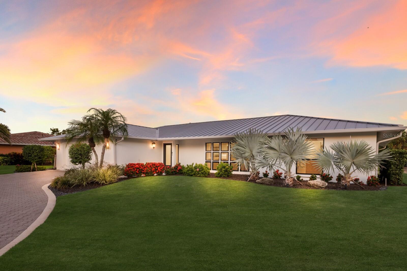 Single Family Residence in LONGBOAT KEY, FL - Daniel Dourado