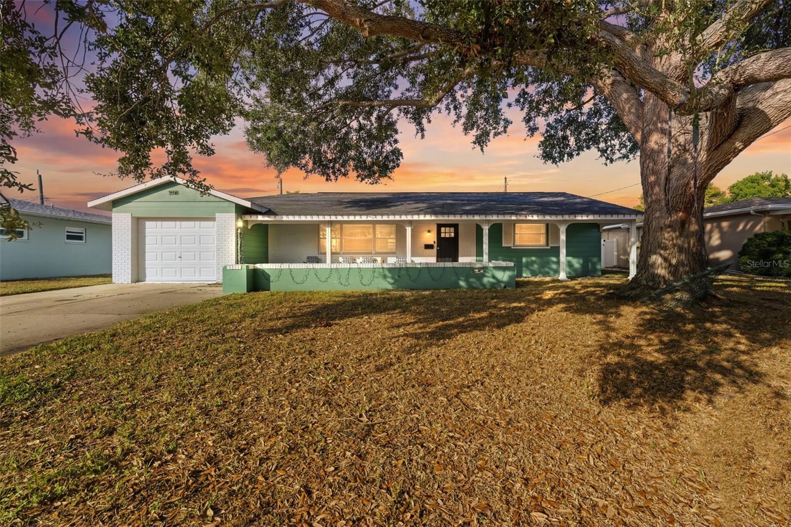 Single Family Residence em ST PETERSBURG, FL - Daniel Dourado