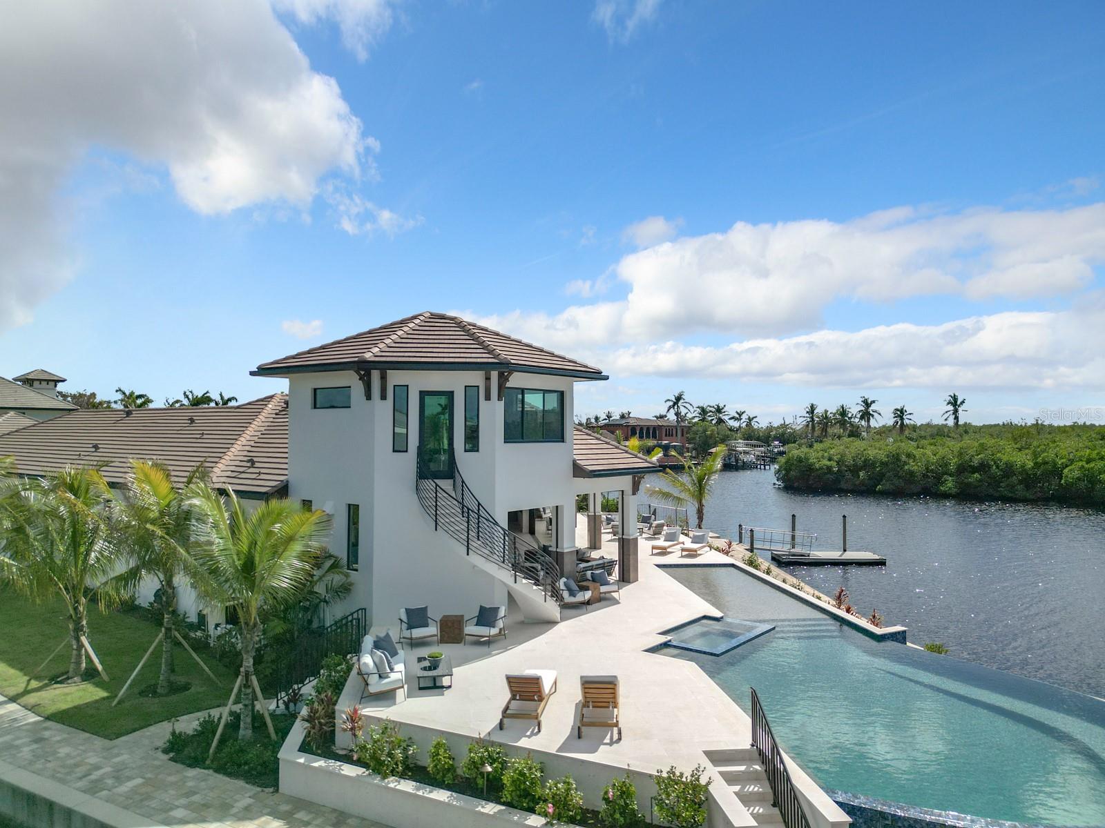 Single Family Residence em FORT MYERS, FL - Daniel Dourado