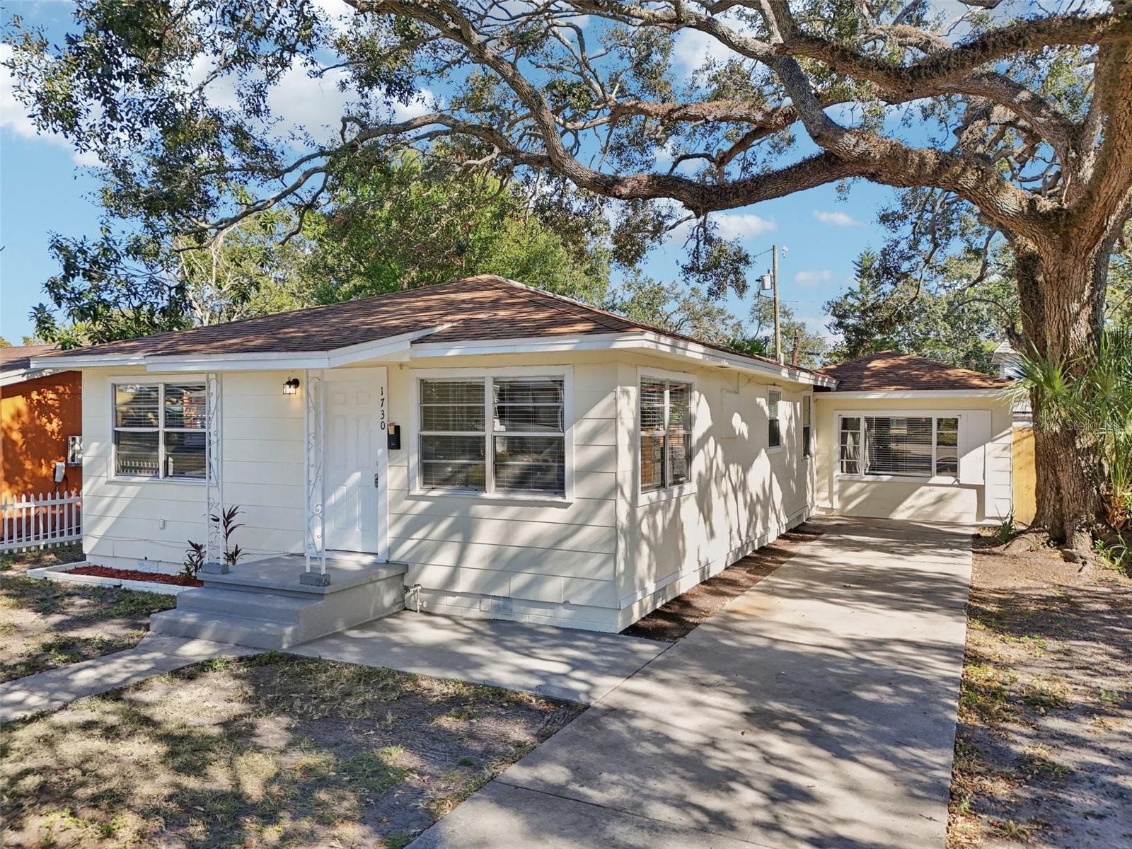 Single Family Residence em ST PETERSBURG, FL - Daniel Dourado