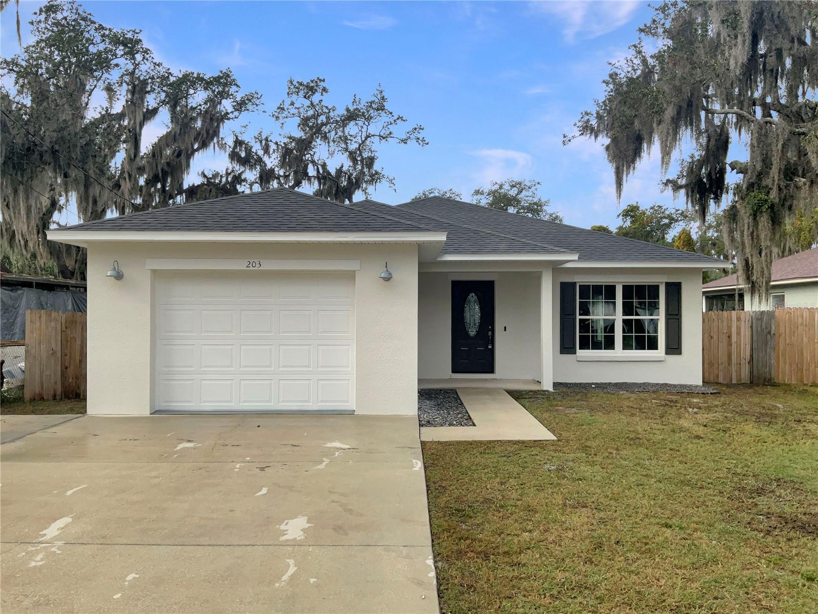 Single Family Residence in AUBURNDALE, FL - Daniel Dourado