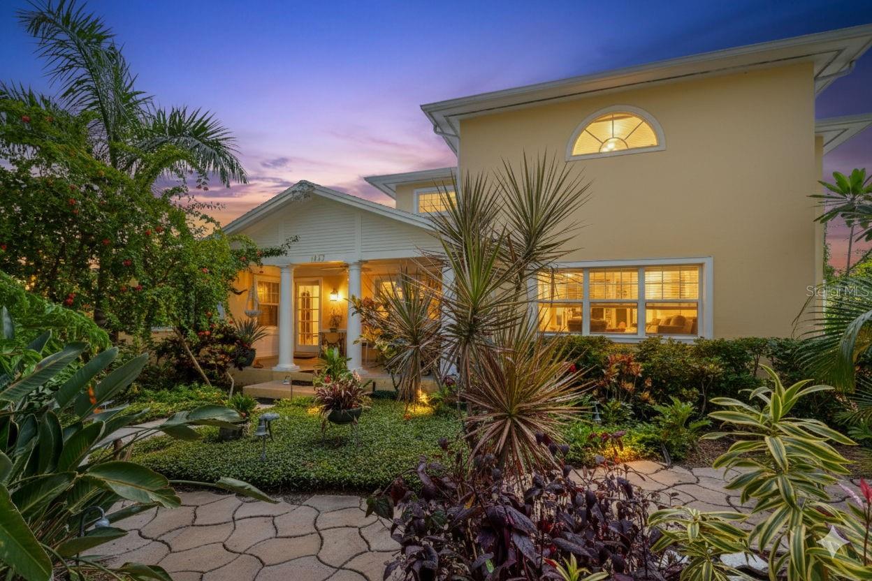 Single Family Residence em ST PETERSBURG, FL - Daniel Dourado