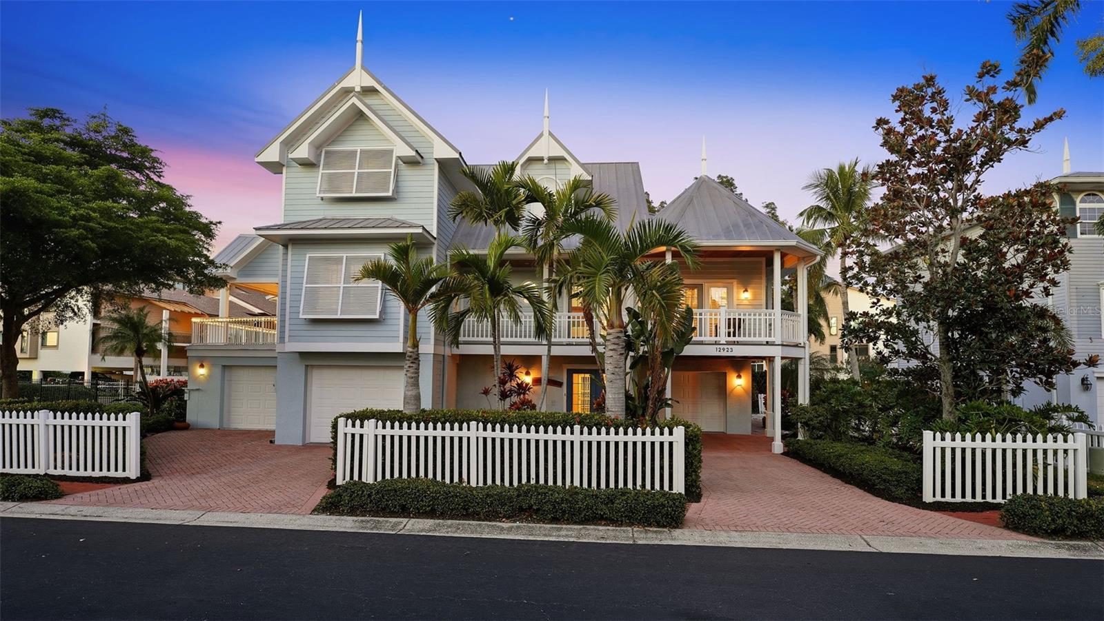 Single Family Residence in CORTEZ, FL - Daniel Dourado