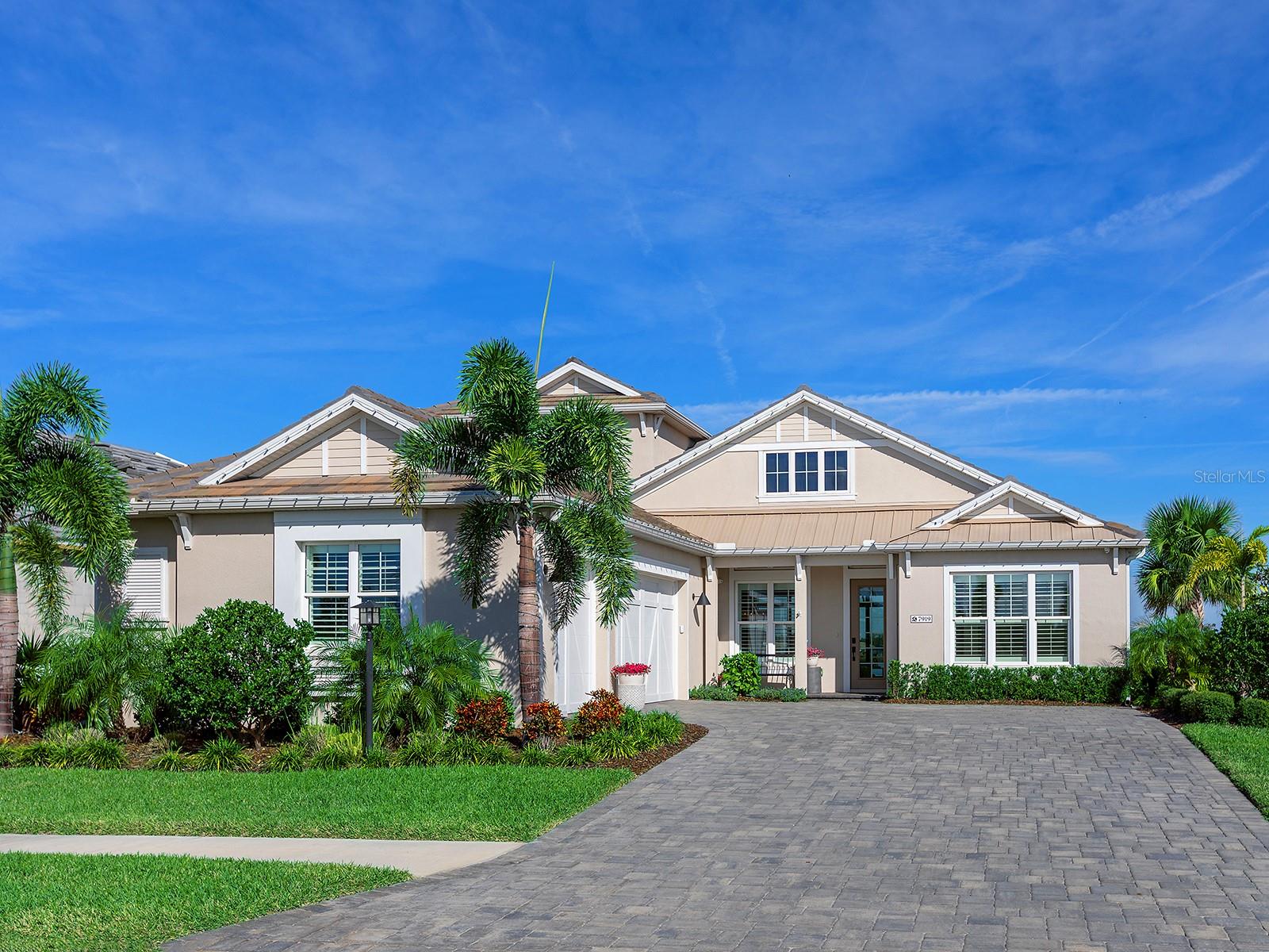 Single Family Residence in SARASOTA, FL - Daniel Dourado