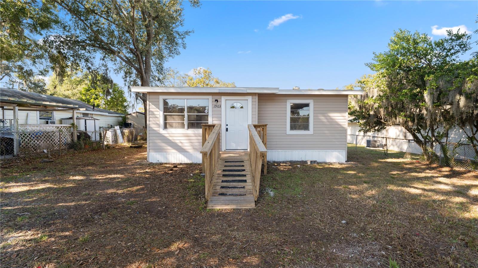 Single Family Residence in PLANT CITY, FL - Daniel Dourado