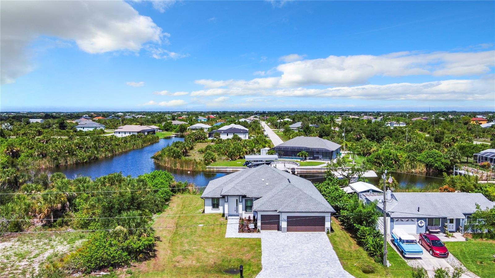 Single Family Residence em PORT CHARLOTTE, FL - Daniel Dourado