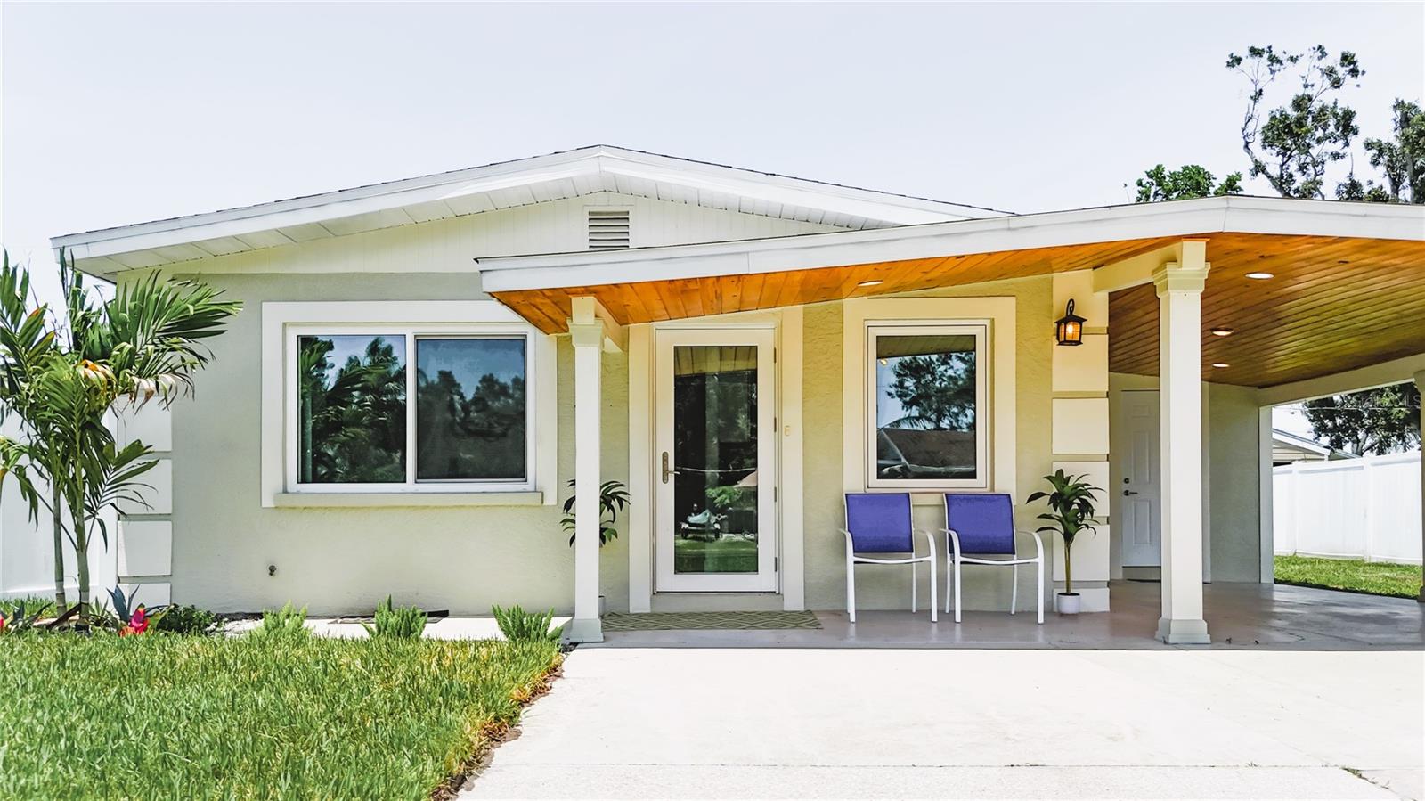 Single Family Residence in PALMETTO, FL - Daniel Dourado