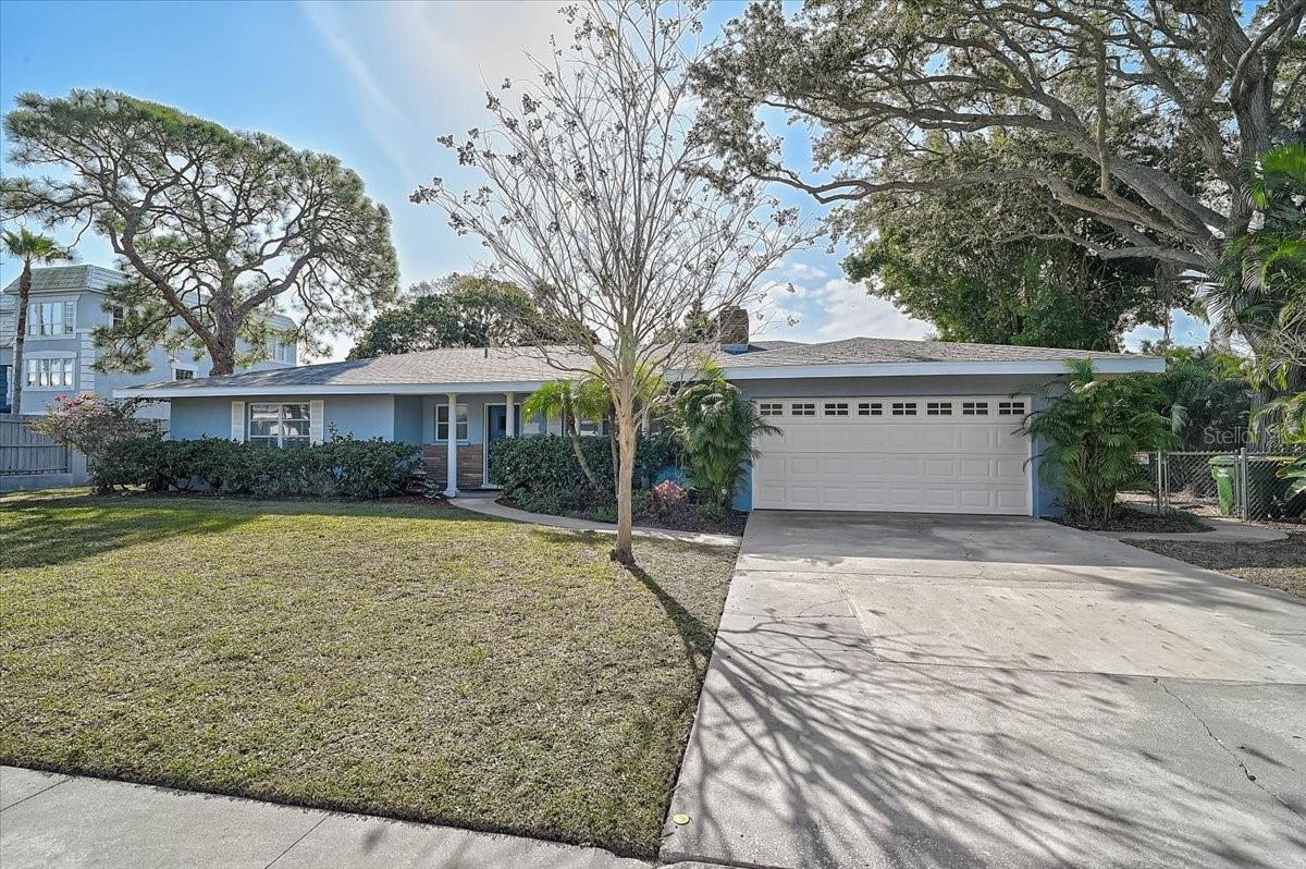 Single Family Residence in SARASOTA, FL - Daniel Dourado
