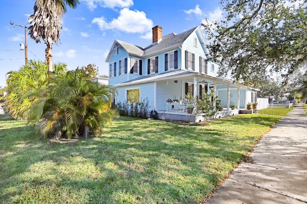 Single Family Residence in TAMPA, FL - Daniel Dourado