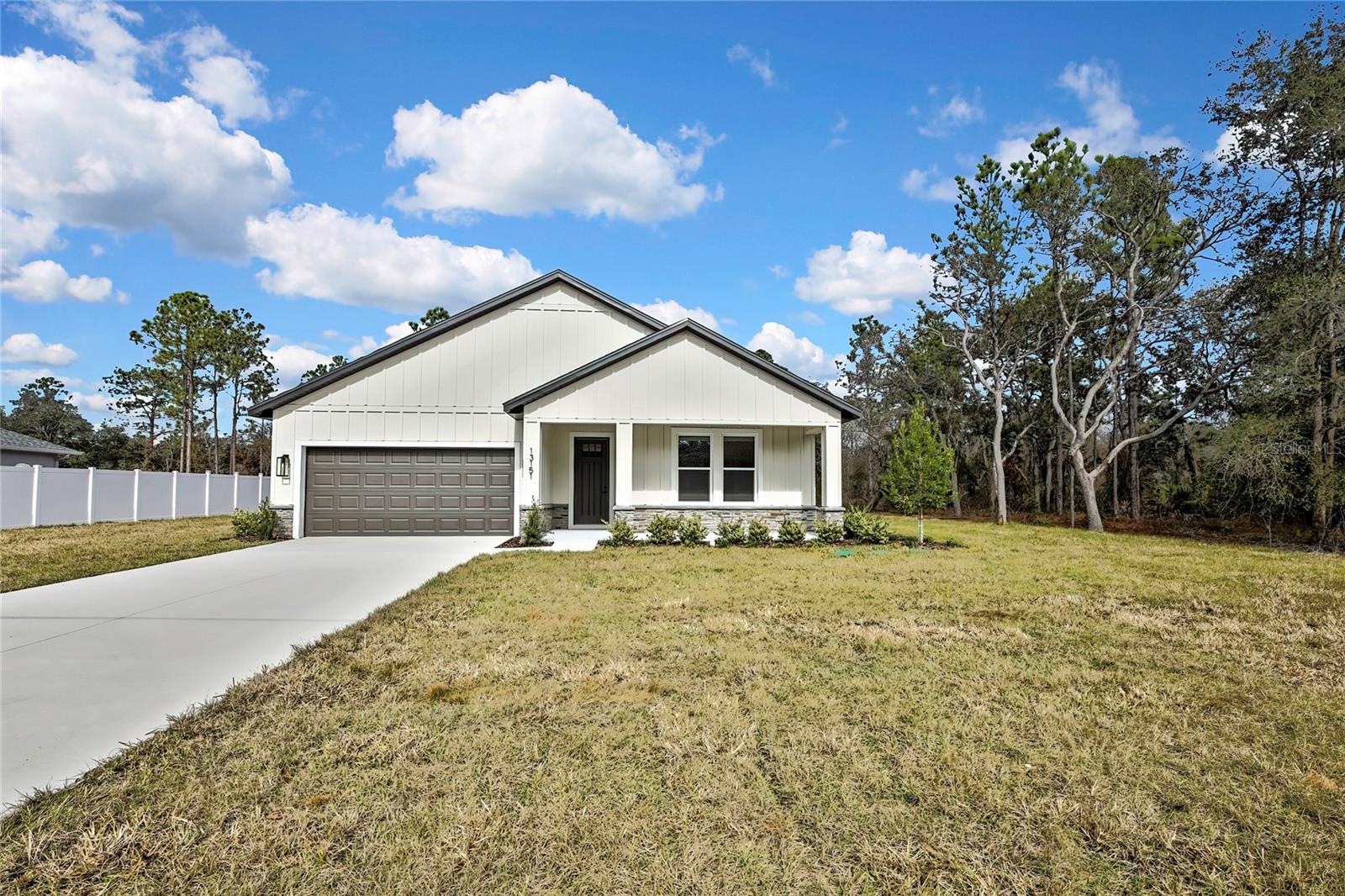 Single Family Residence in WEEKI WACHEE, FL - Daniel Dourado