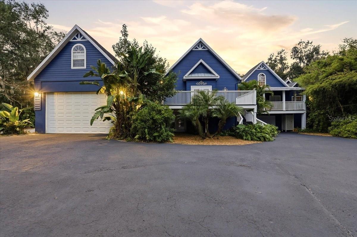 Single Family Residence in BRANDON, FL - Daniel Dourado