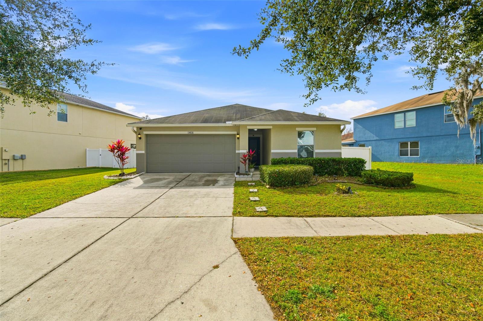 Single Family Residence in SPRING HILL, FL - Daniel Dourado