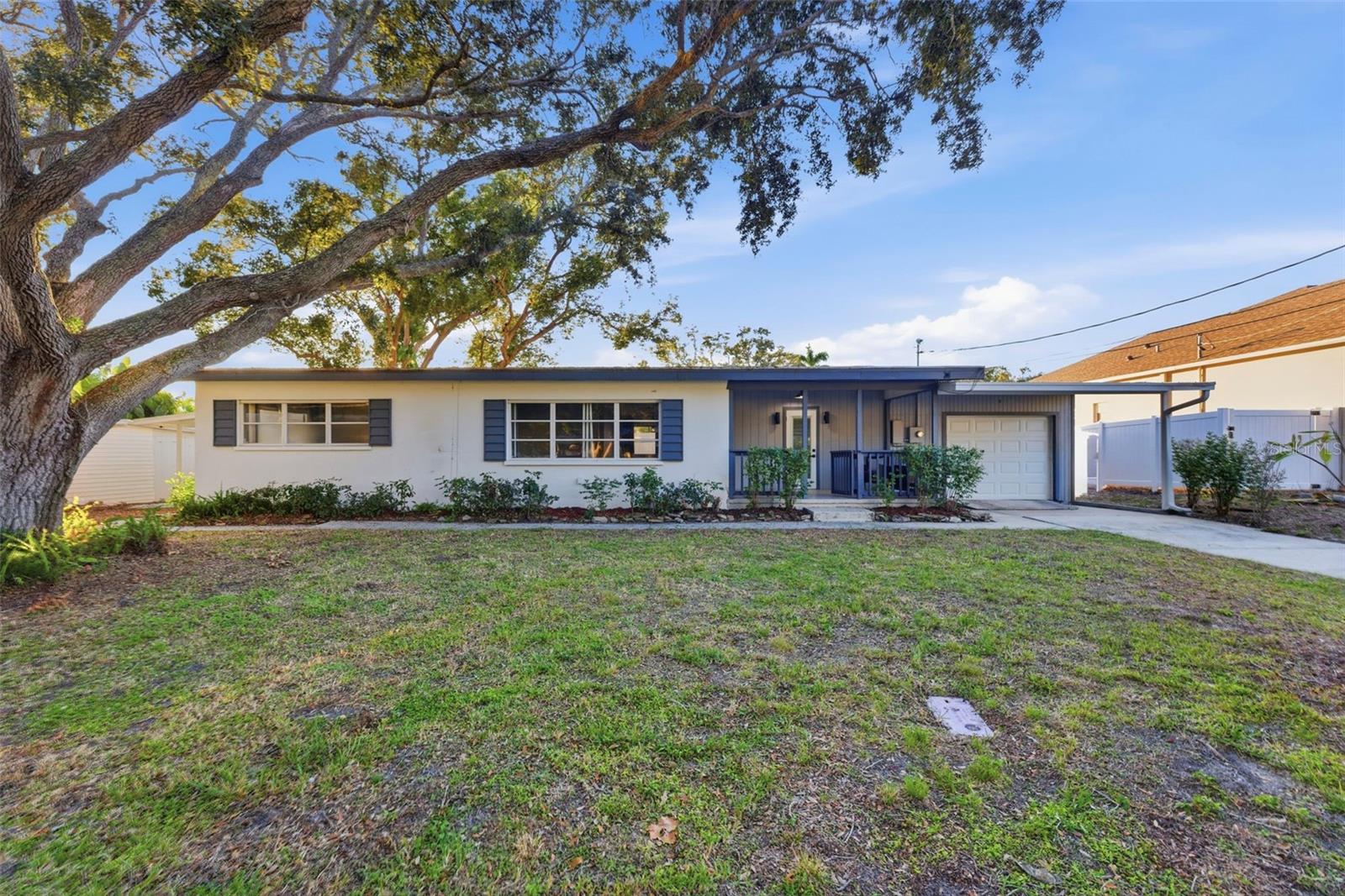 Single Family Residence em SEMINOLE, FL - Daniel Dourado