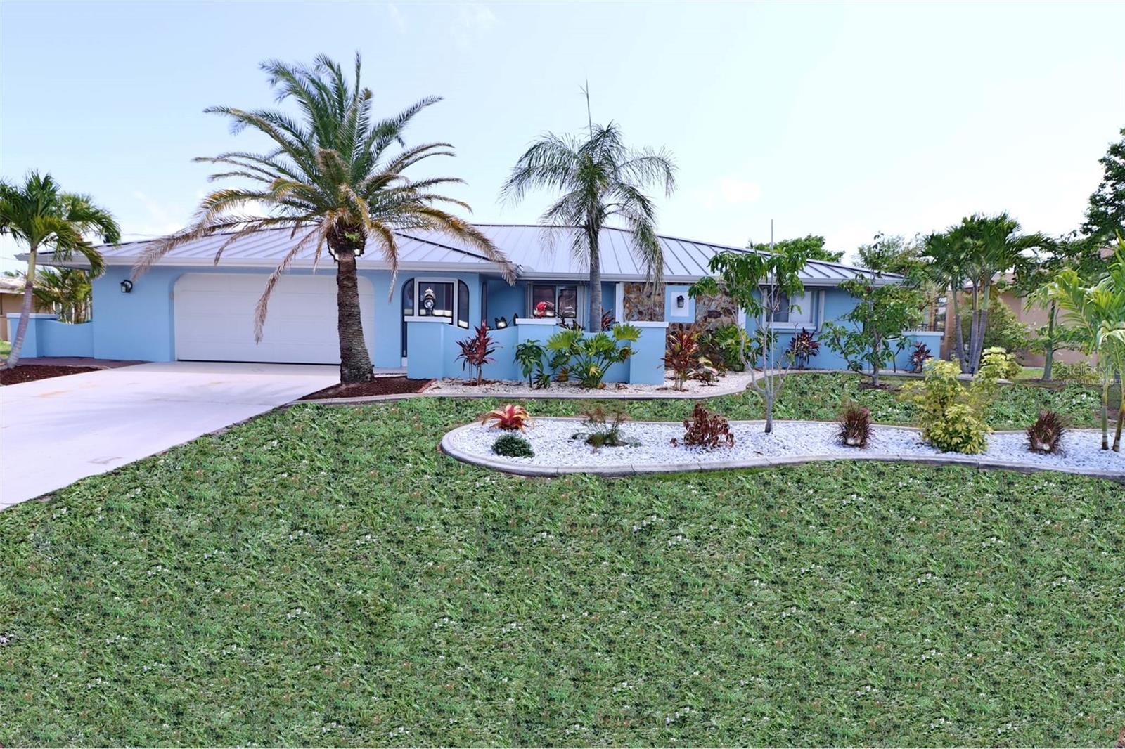 Single Family Residence em PORT CHARLOTTE, FL - Daniel Dourado