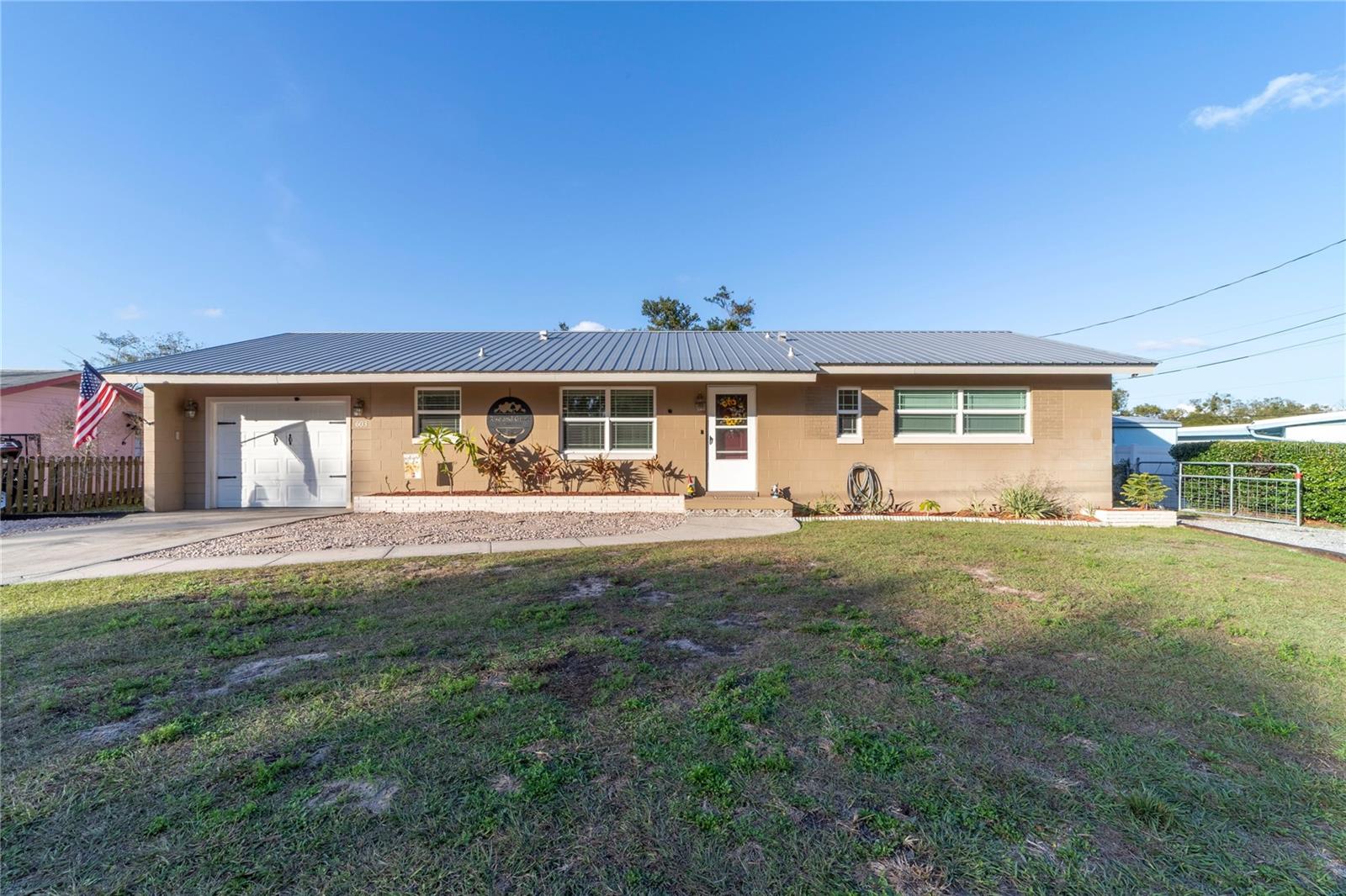 Single Family Residence em DELAND, FL - Daniel Dourado