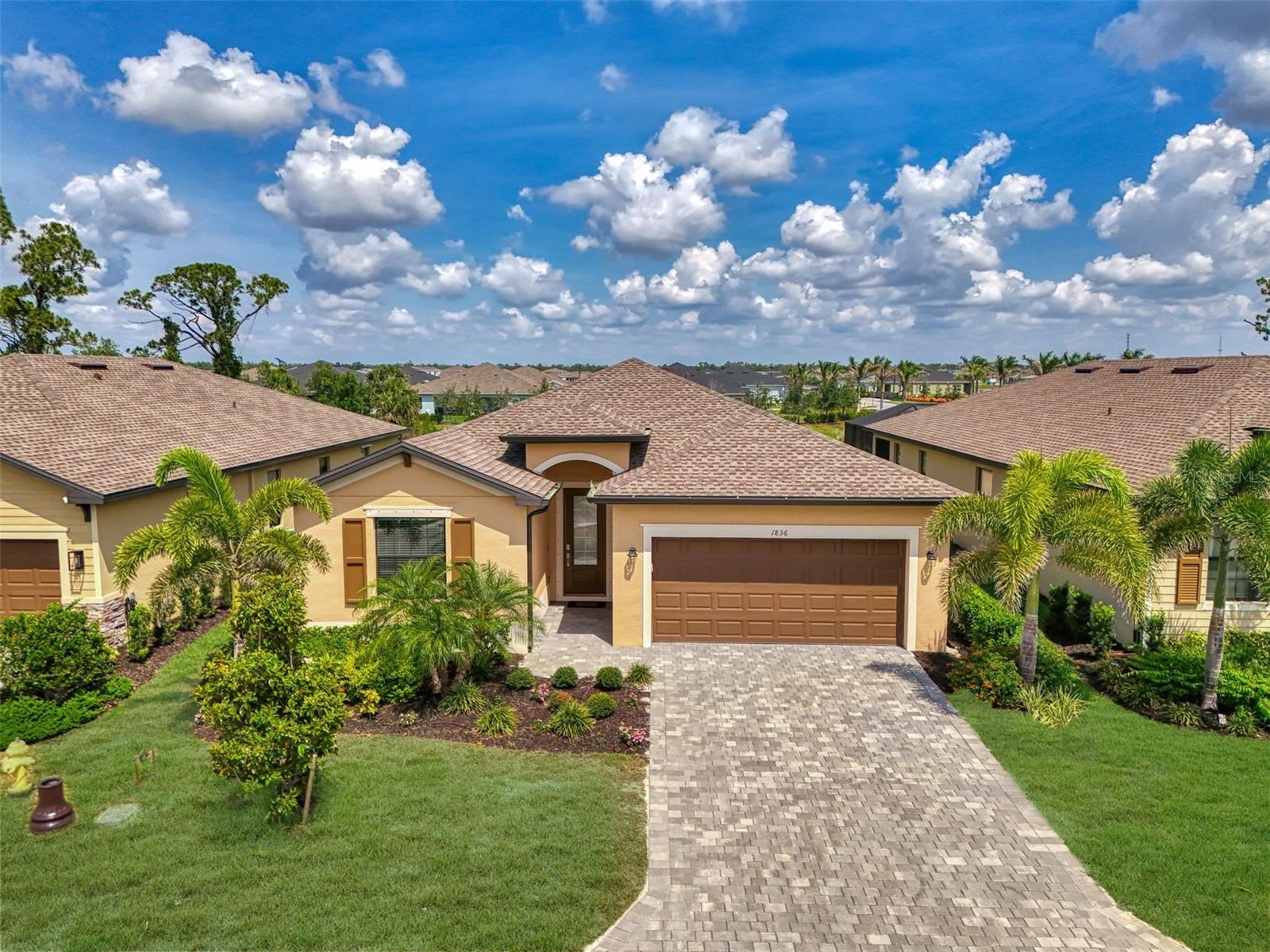 Single Family Residence em PORT CHARLOTTE, FL - Daniel Dourado