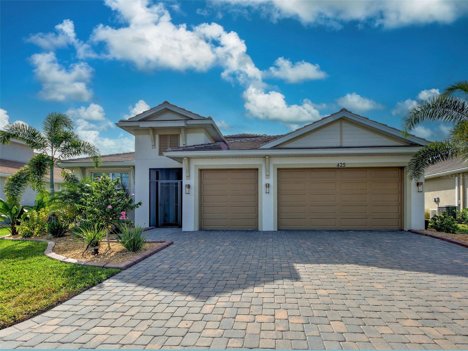 Single Family Residence in NOKOMIS, FL - Daniel Dourado