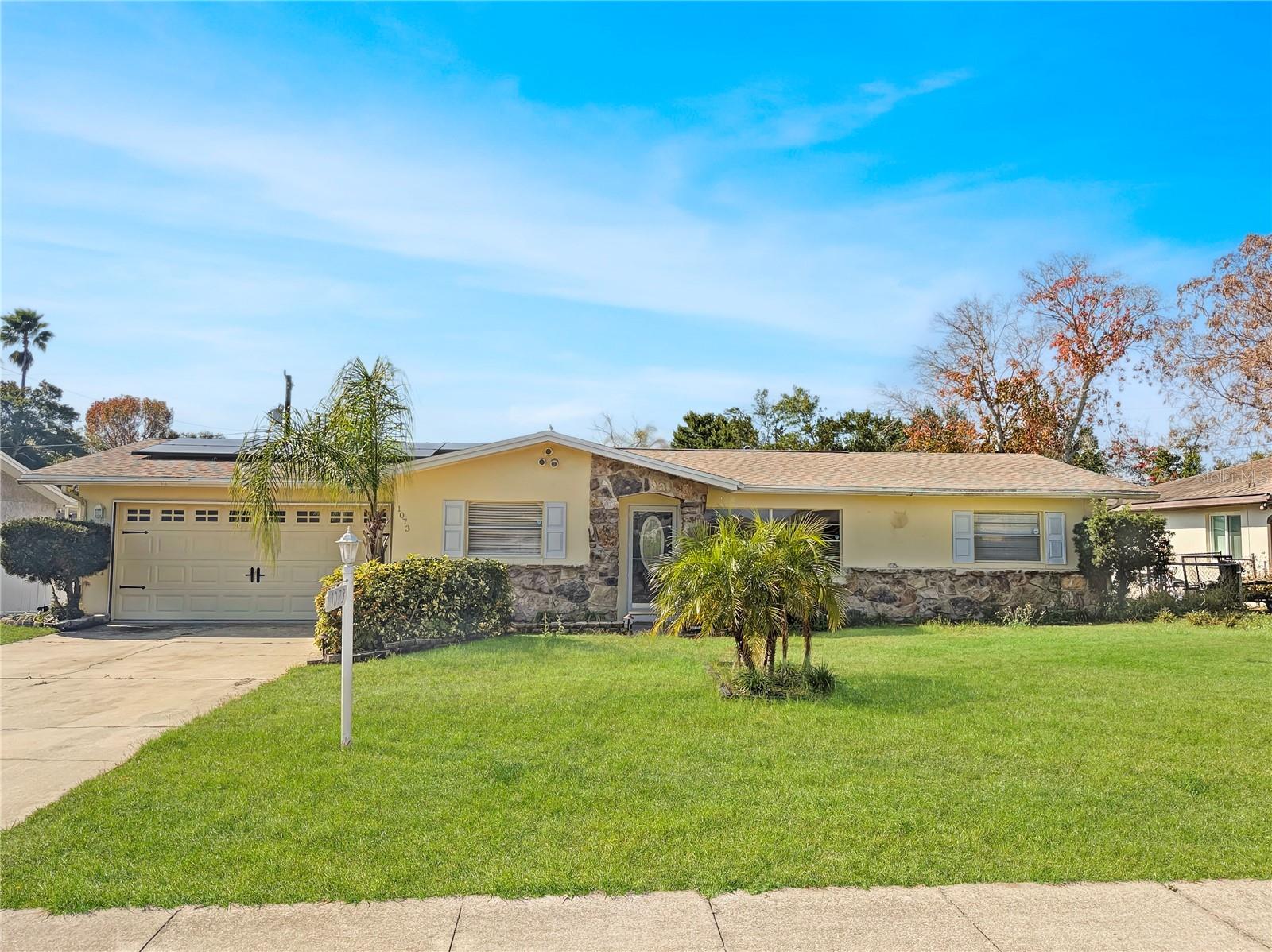 Single Family Residence in DELTONA, FL - Daniel Dourado
