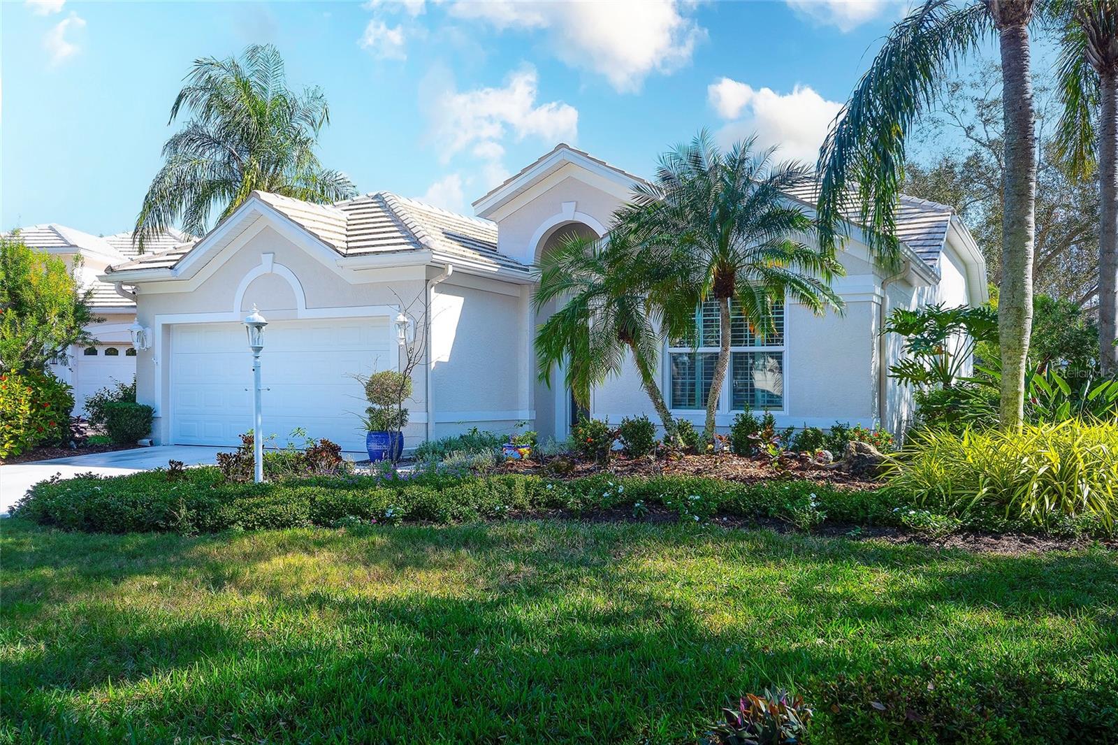Single Family Residence in LAKEWOOD RANCH, FL - Daniel Dourado