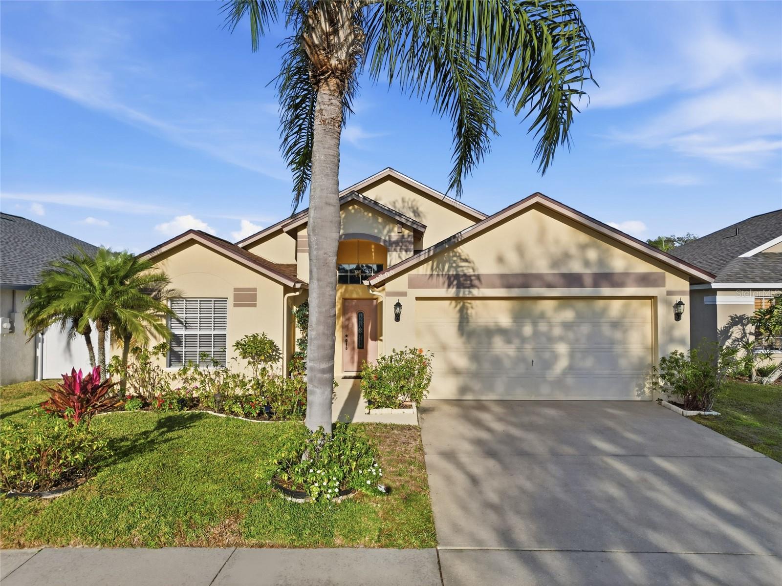 Single Family Residence in BRANDON, FL - Daniel Dourado