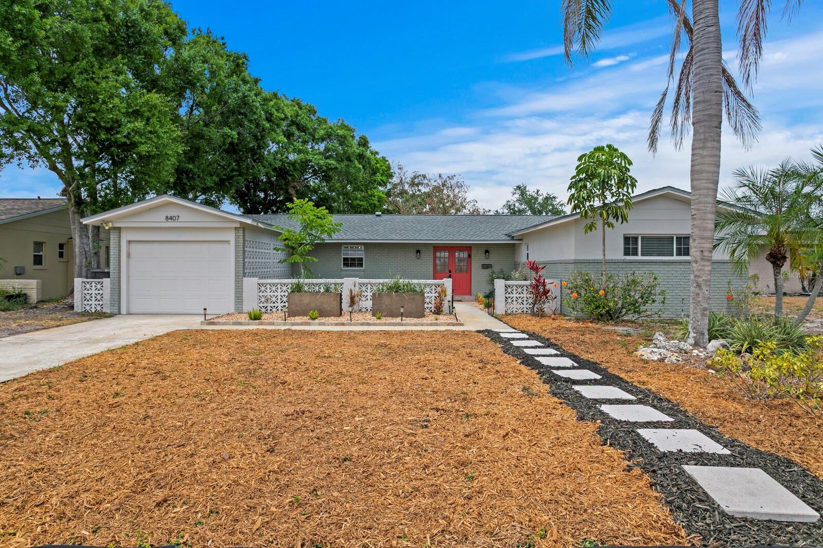 Single Family Residence in TAMPA, FL - Daniel Dourado