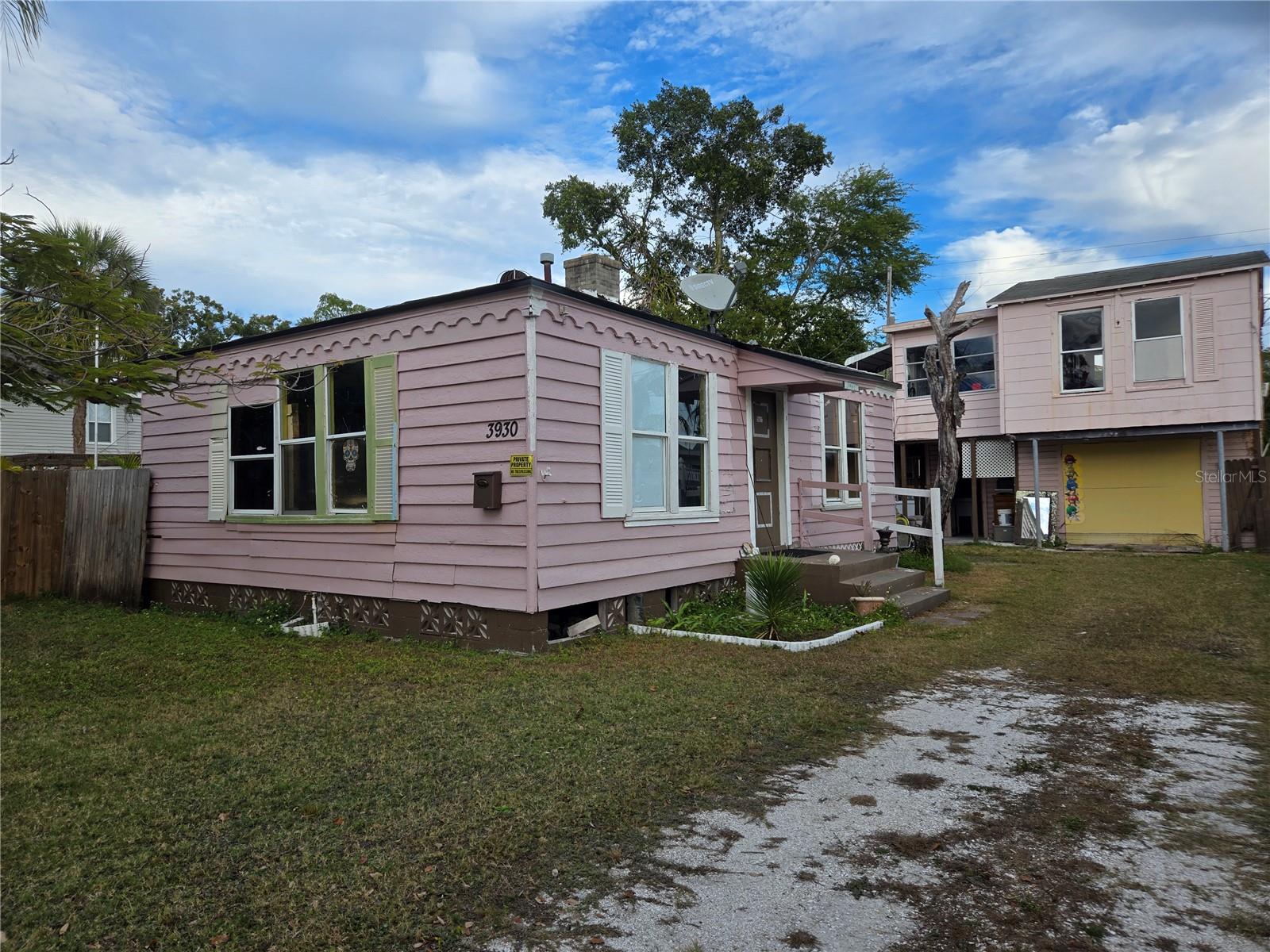 Single Family Residence in ST PETERSBURG, FL - Daniel Dourado