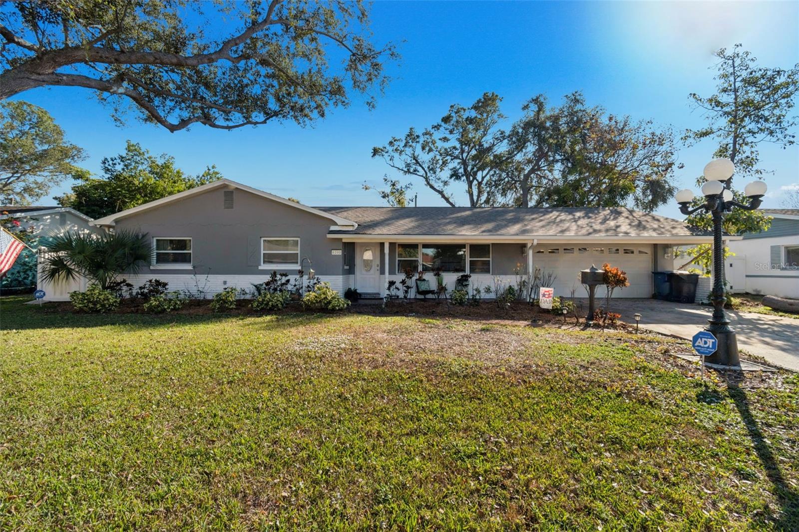 Single Family Residence in ST PETERSBURG, FL - Daniel Dourado