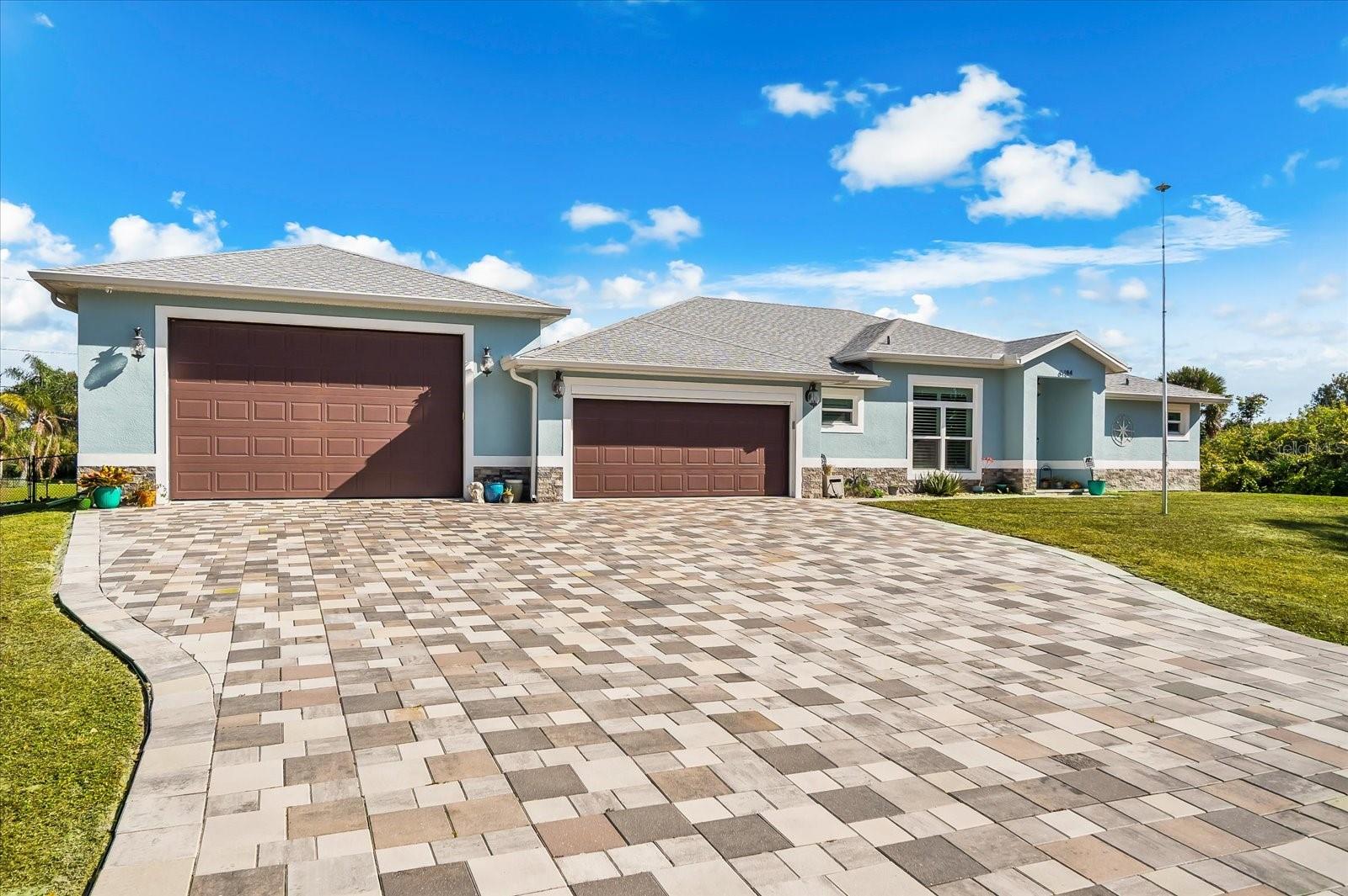 Single Family Residence em ENGLEWOOD, FL - Daniel Dourado