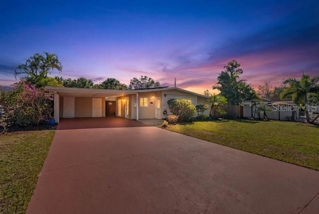 Single Family Residence in SARASOTA, FL - Daniel Dourado
