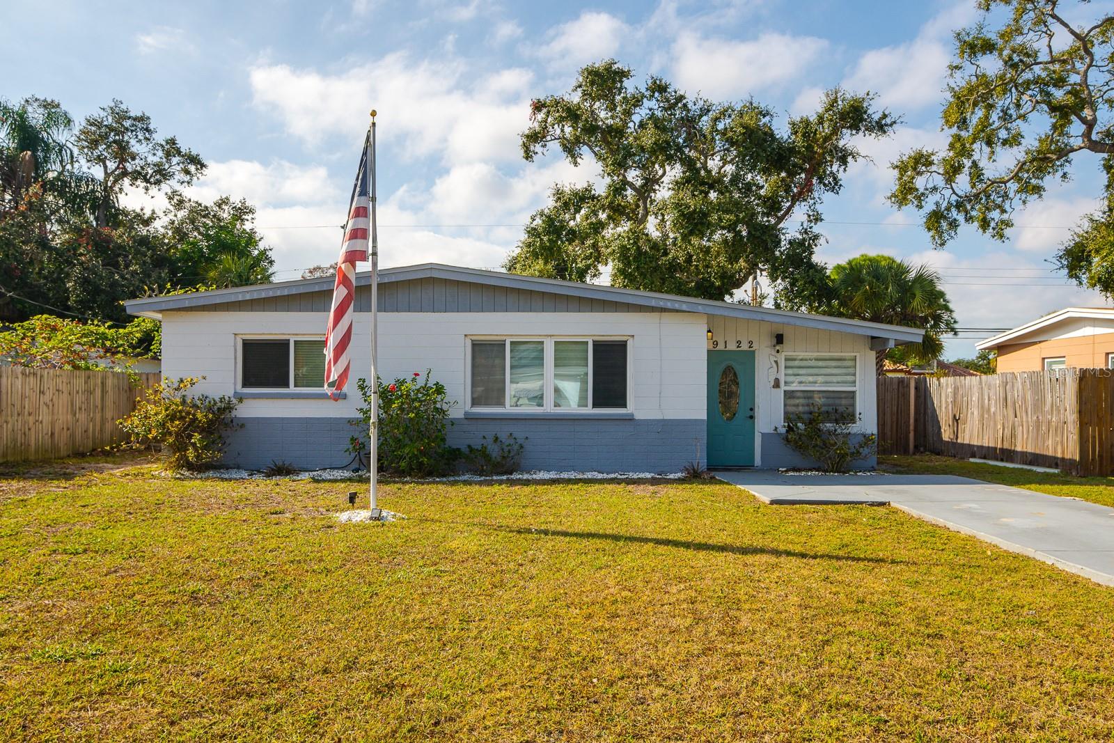 Single Family Residence em SEMINOLE, FL - Daniel Dourado