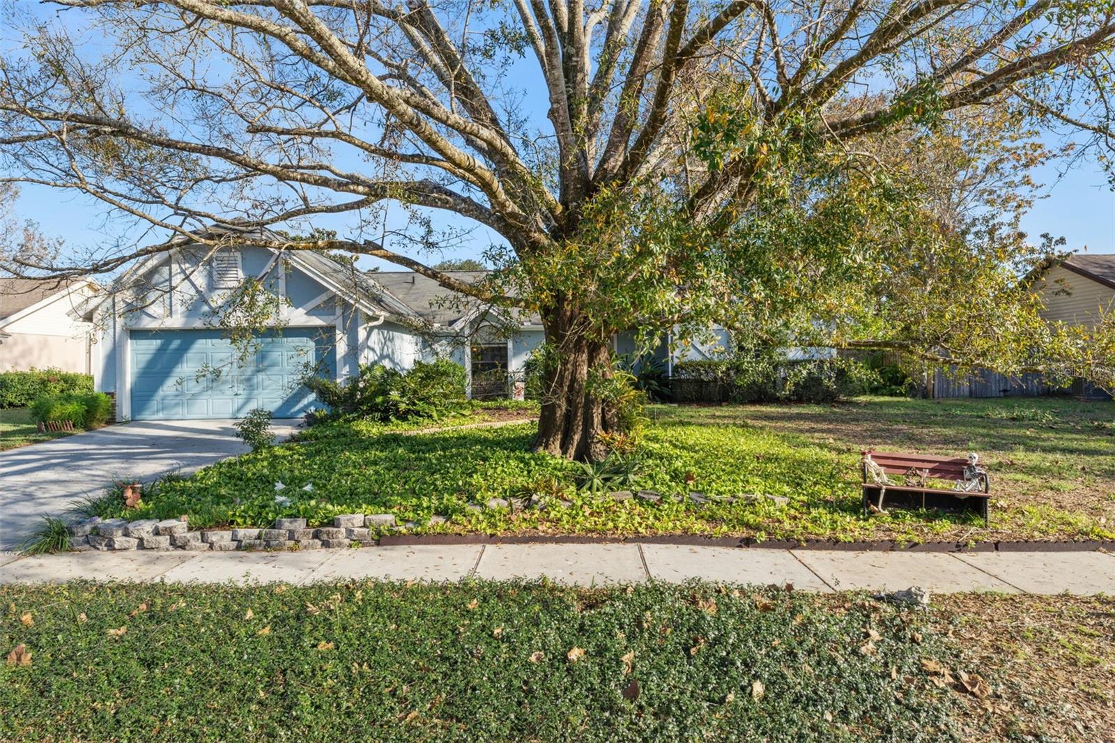 Single Family Residence in OVIEDO, FL - Daniel Dourado