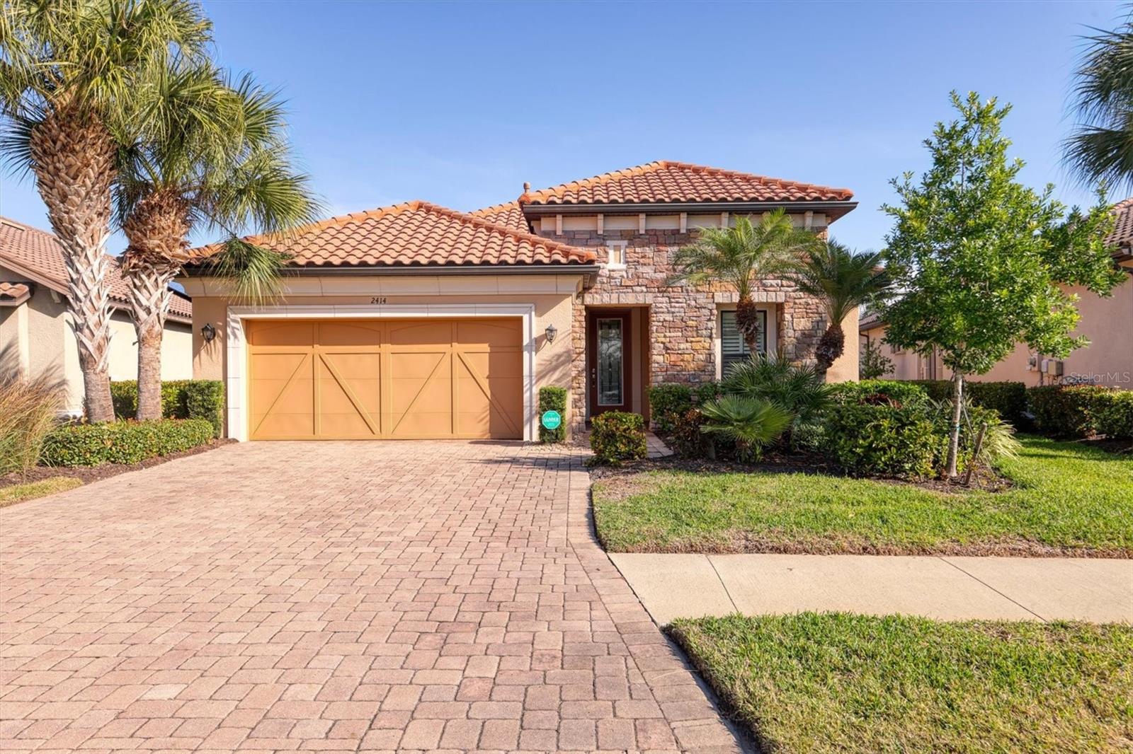 Single Family Residence in SARASOTA, FL - Daniel Dourado