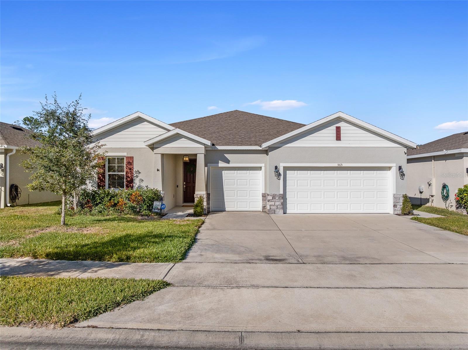 Single Family Residence in DELAND, FL - Daniel Dourado