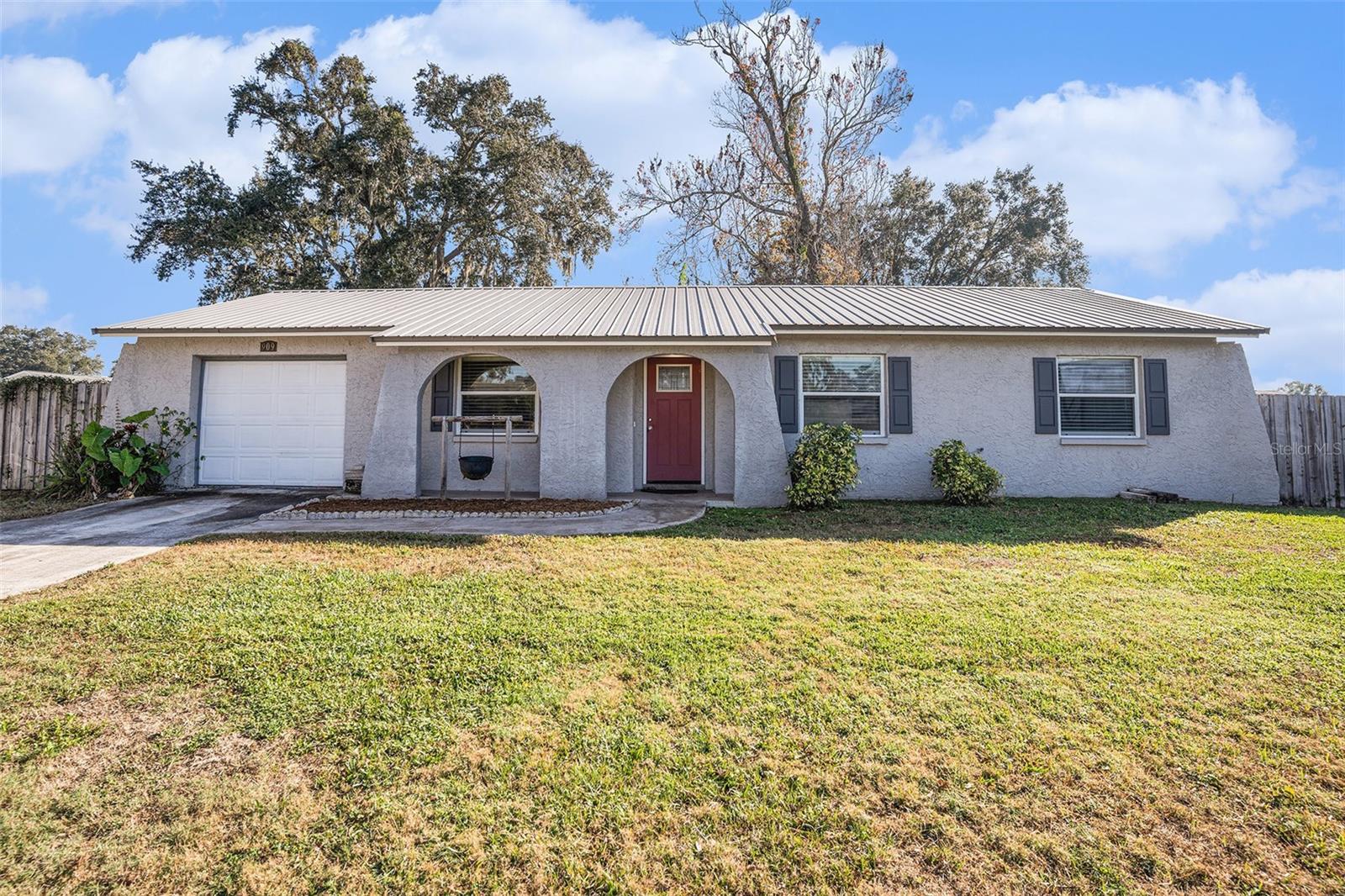 Single Family Residence in VALRICO, FL - Daniel Dourado